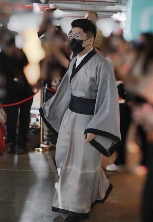 李雪琴|《德云斗笑社》抢先看，郭麒麟李雪琴参与录制，周九良惨坐冷板凳