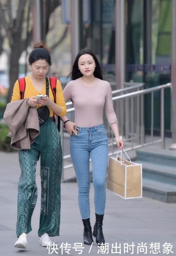 时尚穿搭:穿着打底裤将女性更有气质,非常迎和美女对时尚的追求