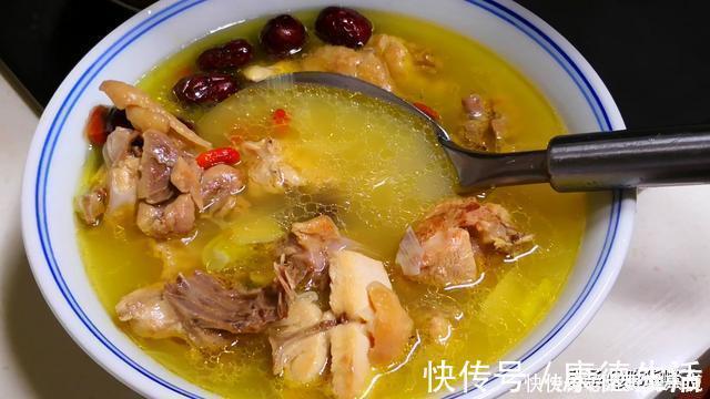 晓峰|炖鸡汤,记住放“1白1黄1红”,炖出的汤汁浓郁不油腻,无腥味