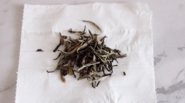 大蒜皮别再扔了,有钱人都留在家里用,用途花钱买不到,厉害了