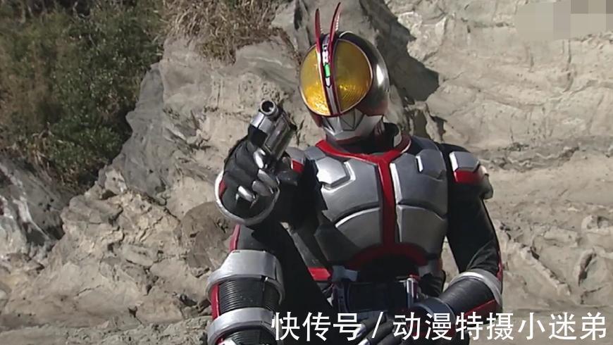 f不光假面骑士维斯使用手机枪,两位前辈骑士也用这个,他们是谁?