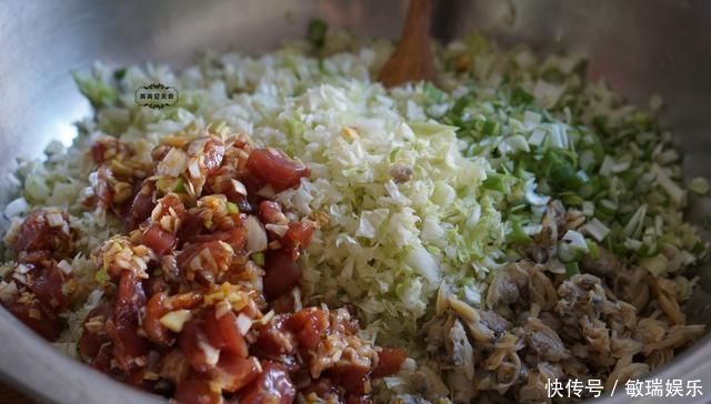 第一次用它来包饺子,超乎想象的好吃,皮薄大馅,个顶个的鲜