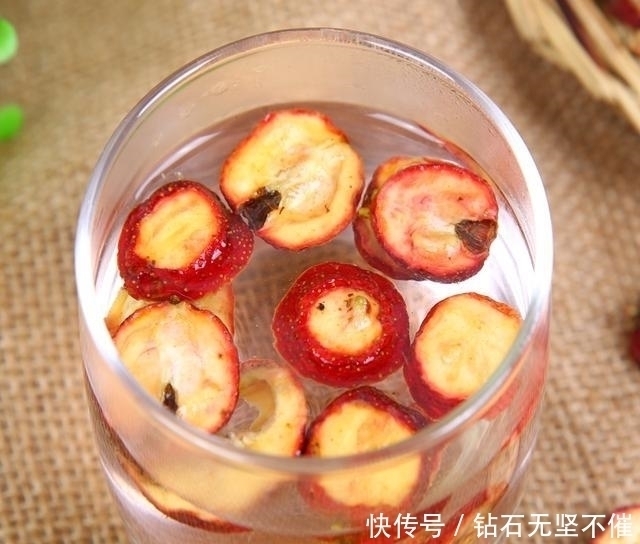 普洱茶|高血压高血脂怎么办?路边不值钱的它泡水喝,血脂血压悄悄降下来