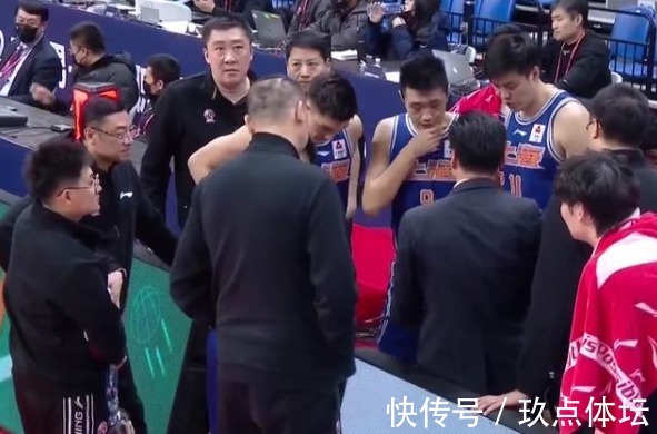 球员|李春江对喷马布里吃T!双方球员爆发口角冲突,比赛结束仍对喷