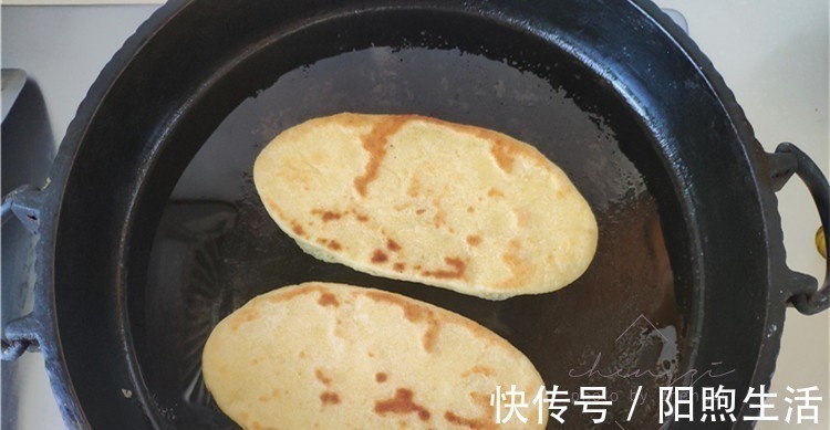 玉米面|玉米面独特做法，不蒸发糕和窝窝头，香软好消化，中老年人别放过