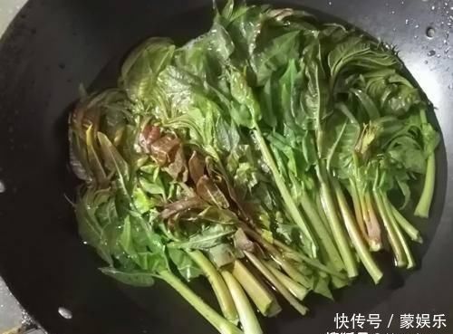 香椿炒鸡蛋,先炒香椿还是先炒蛋都错了,难怪口感不鲜美软嫩