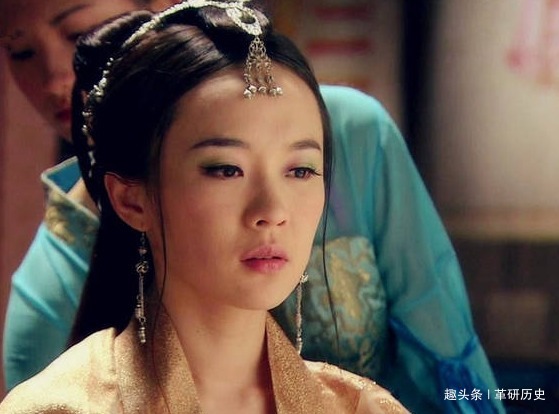 巅峰|她头婚嫁给一傻子,二婚直接当皇后,经历5次被废又重回巅峰