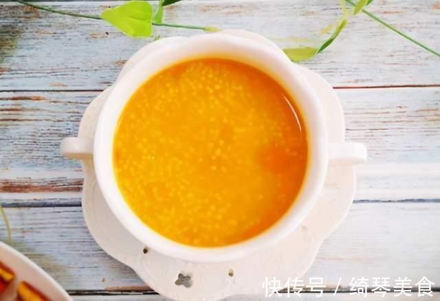 熬小米粥时,外行人只会用清水,牢记这3点,粥香浓黏稠,米油厚