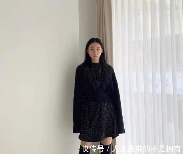 职场女性|难怪韩国女星火,素人穿搭都有“小心机”!不碰高跟丝袜超显气质