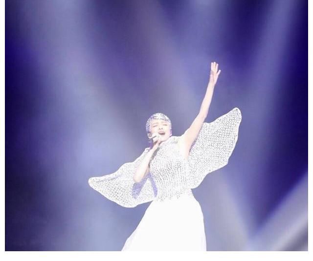 張韶涵華麗重生：因?yàn)楦柚杏小安辉敢獗滑F(xiàn)實(shí)抹平棱角的自己”