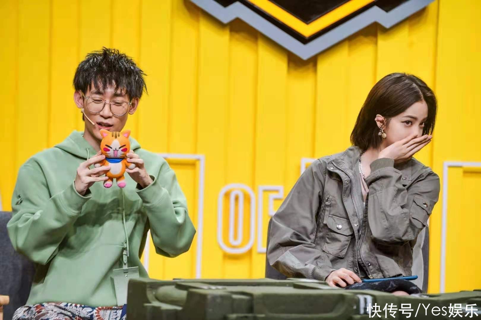 大提琴|欧阳娜娜直播打游戏被围观 这才是大提琴女神的另一面