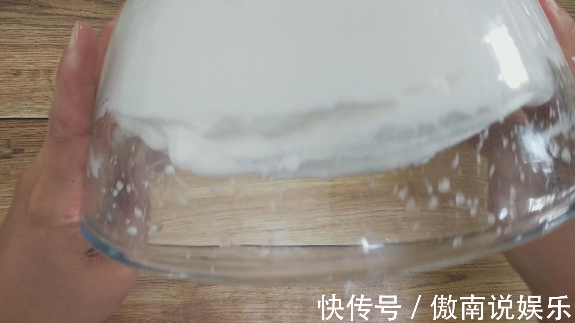 教你电饭锅做蛋糕，一搅一拌，柔软香甜，不塌不缩，一个都不够吃