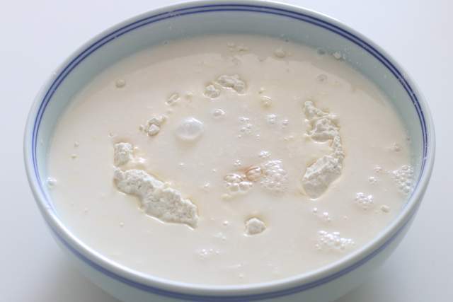 近来做火烧上瘾了！又胖又软还养胃，夹点儿肉，跟吃汉堡似的！