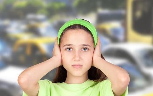 女童|4岁女童因感冒用药后耳聋，你是否也正在这样给孩子服药