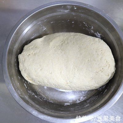 黄豆酱|#不容错过的鲜美滋味# 喷香有营养的猪肉干笋全麦包子