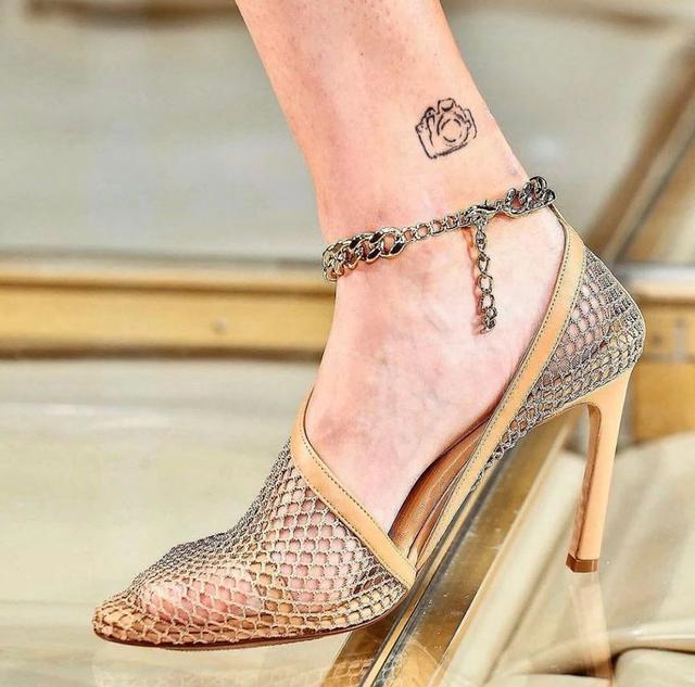 参考价格 翻了身的“土味凉鞋”,这次成了时髦精心中的C位