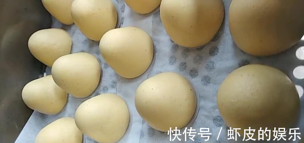 玉米面窝头的做法,粗粮细作的经典代表,口感暄软香甜适口性极佳