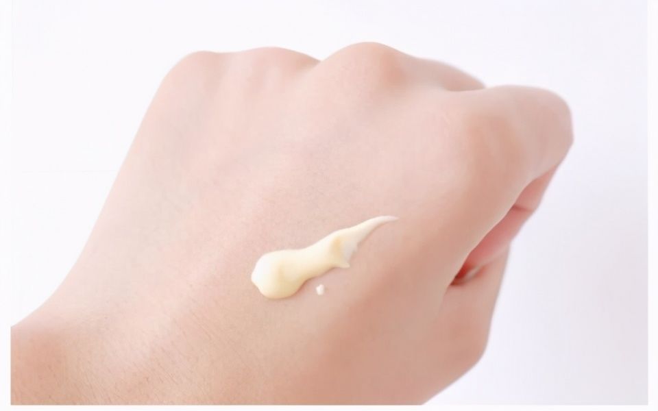 安娜柏林4月换季期护肤精品，焕活迷人眼眸