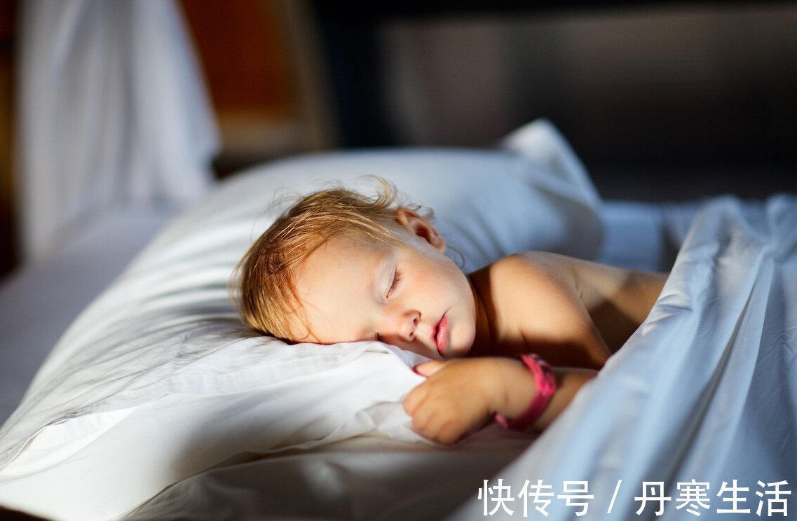 睡眠时间|骨科医生：不止打篮球能促进孩子发育，做好2事，半年长高十公分