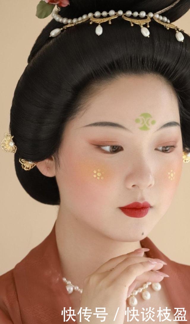 将眉毛化成小重山？美妆博主玩转古代眉，网友直呼：古装剧需要你