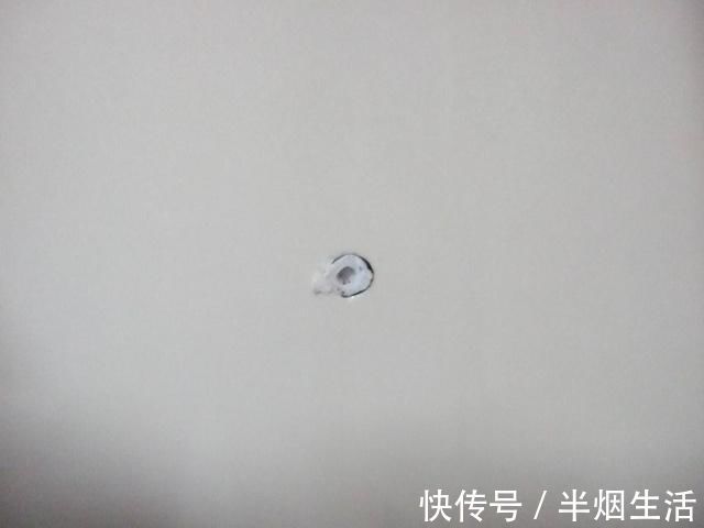 钻孔|原来瓷砖墙要这样钻孔才不会裂,难怪我家的墙打烂了