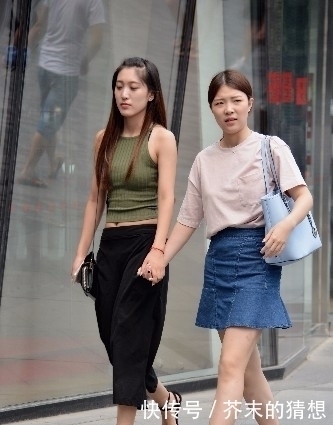 搭配|街拍:你和闺蜜逛街,一定要搭配一下,这不是有心机
