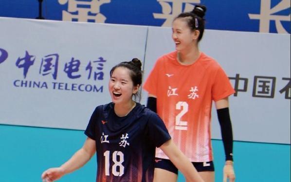 零零后|一传榜排名第20位!女排00后自由人沦为二流,王梦洁表现取得完胜
