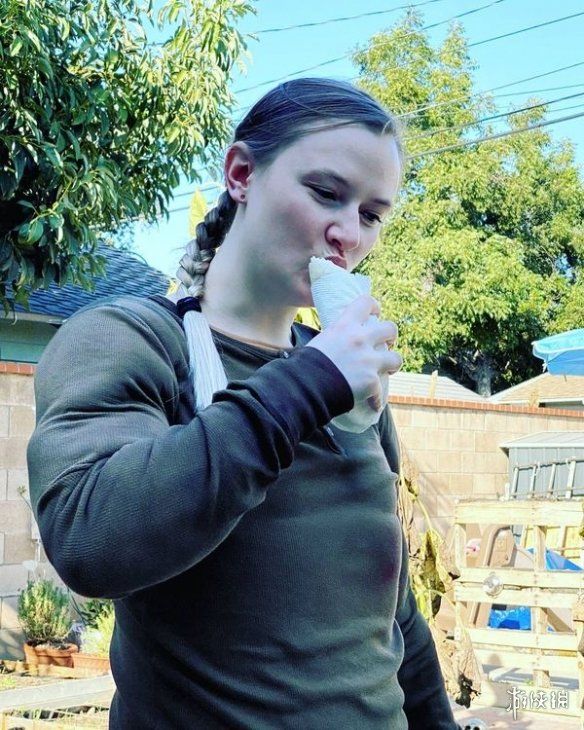 艾比|自己扮自己!《美国末日2》艾比脸模Cosplay“艾比”