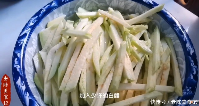 1个茄子,3个辣椒,教你茄子不发黑不油腻的做法,香辣可口下饭