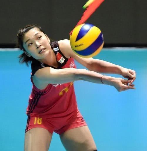 防守|头号自由人名不虚传！女排小可爱强势归来，一传防守展现世界级