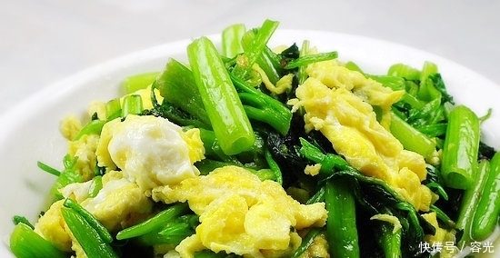 光滑|菠菜和它一起炒,视力越来越好,还能淡化皱纹,皮肤更加细腻光滑