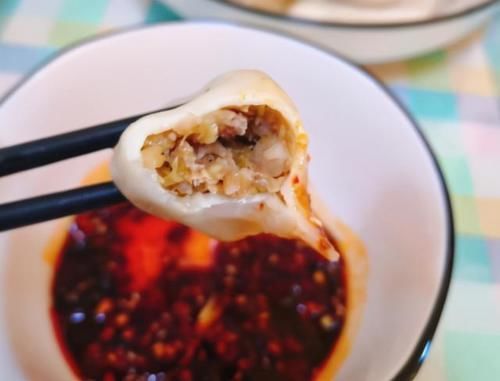 饺子|酸菜饺子好吃有窍门，这1步是关键，做对了馅香汁多味鲜，无异味