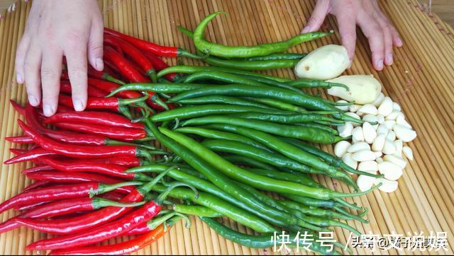腌制|腌制芹菜方法:媳妇向70岁婆婆讨教秘方,做法简单,开胃下饭