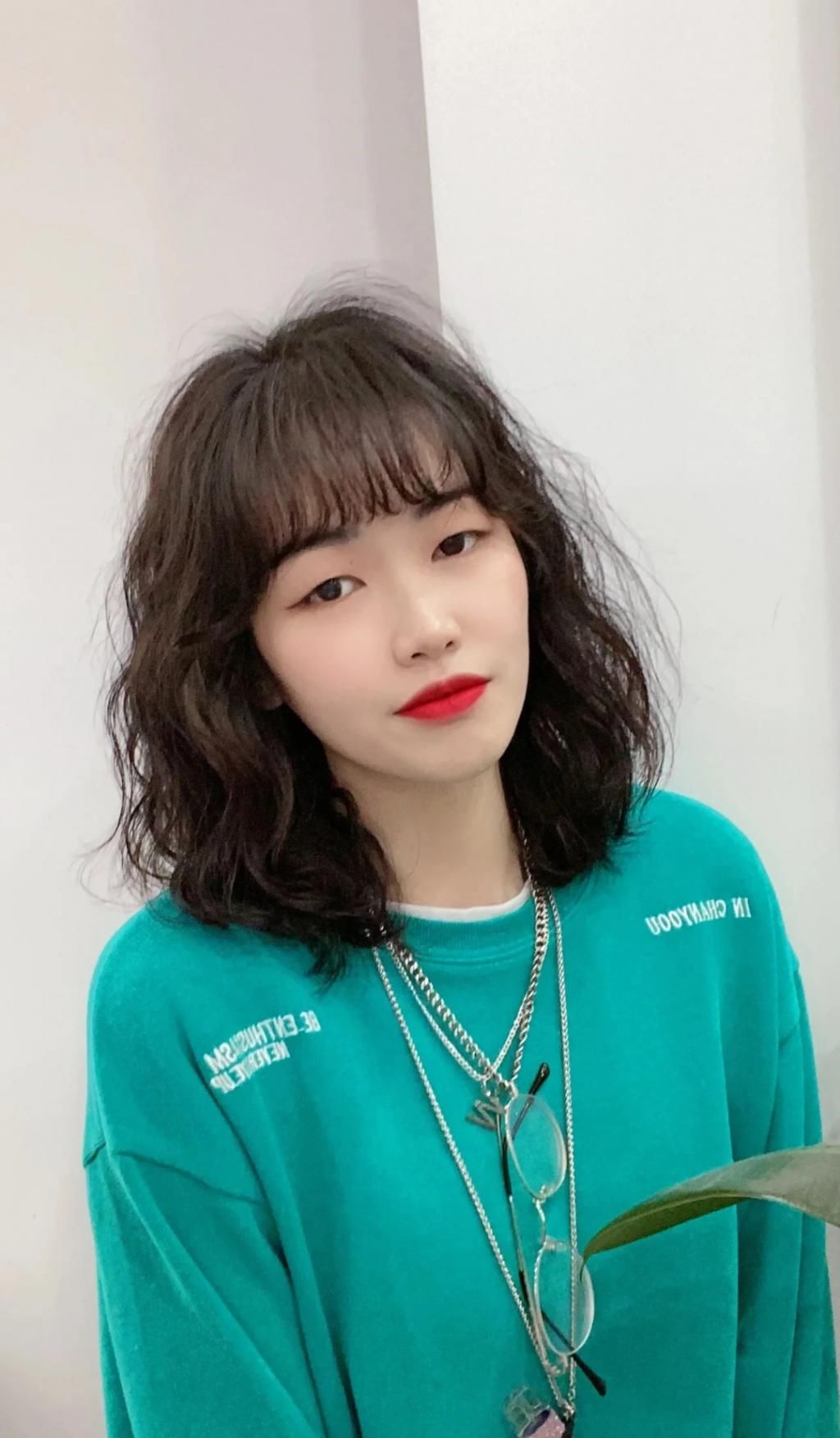 越烫越时尚发型20款，蓬松瘦脸真洋气，有你同款吗