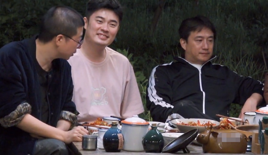 张子枫|《向往5》连饭都不好吃了7个人吃一锅虾还有剩,黄磊脸色难看