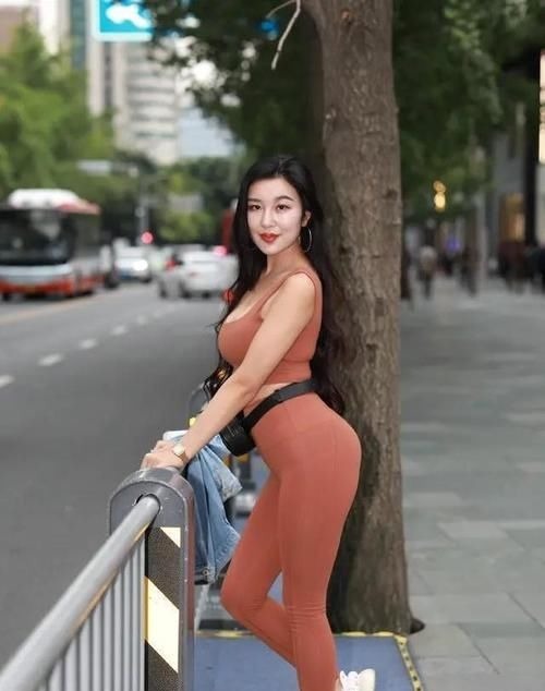 身材 丰润多姿的无痕裤美女,时尚气质满分,优雅性感!