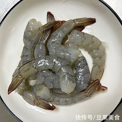 蒜蓉粉丝虾|吃了年夜饭必备｜蒜蓉粉丝虾忘不掉，家人香的受不了