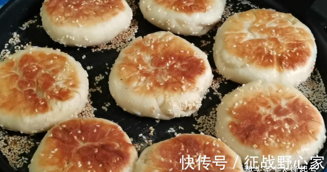油酥|芝麻酥饼在家简单做,外酥里软又香甜,不用烤箱也可以酥得掉渣