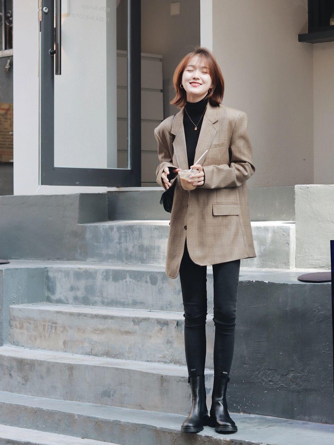西装外套 秋冬不费力穿搭,格纹西装+黑色铅笔裤,高级又时尚!