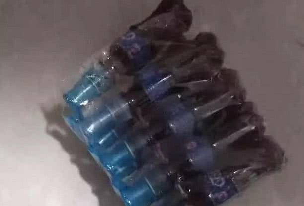 零食|老师很难找到零食,第二个在桌子上,最后一个是最安全的