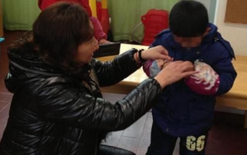 宠溺孩子|6岁胖墩儿猛吃饺子，可爱背后藏着隐患，网友：多吃点，娃瘦了