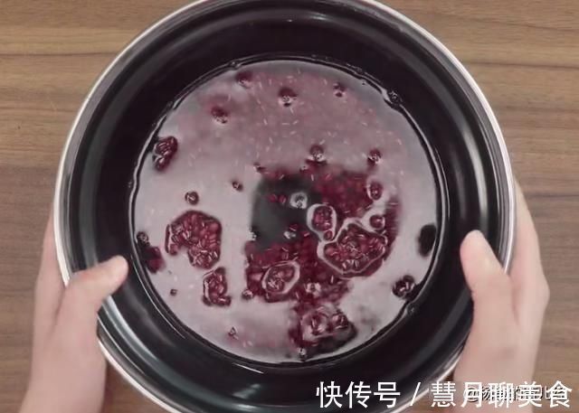 分享一款孩子爱吃的红豆松糕,香甜味美,松软营养,好吃又解馋