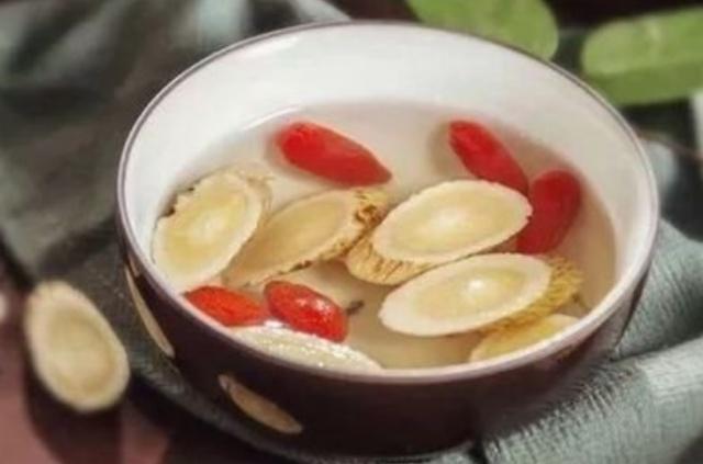 翻倍|黄芪泡水如何搭配才更有效？中医：若能如此搭配，养生效果直翻倍