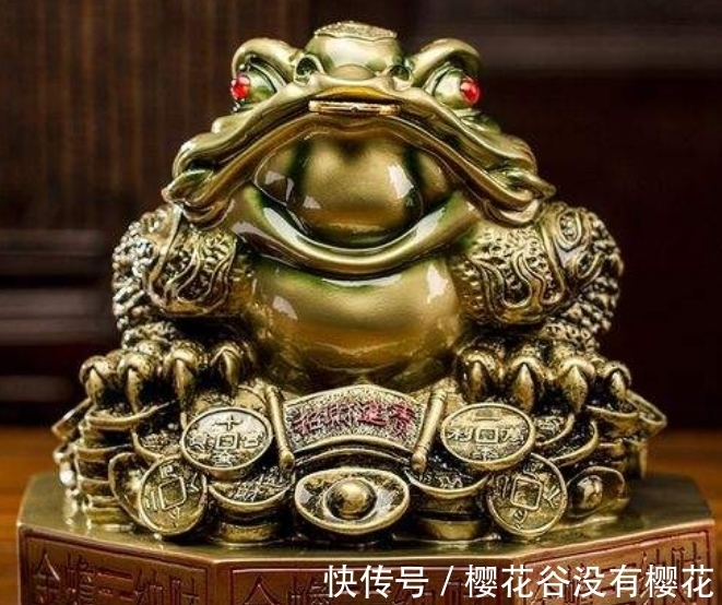 金蟾!古语:“想要家中富,屋里放四物”,究竟是哪四物?有道理吗?