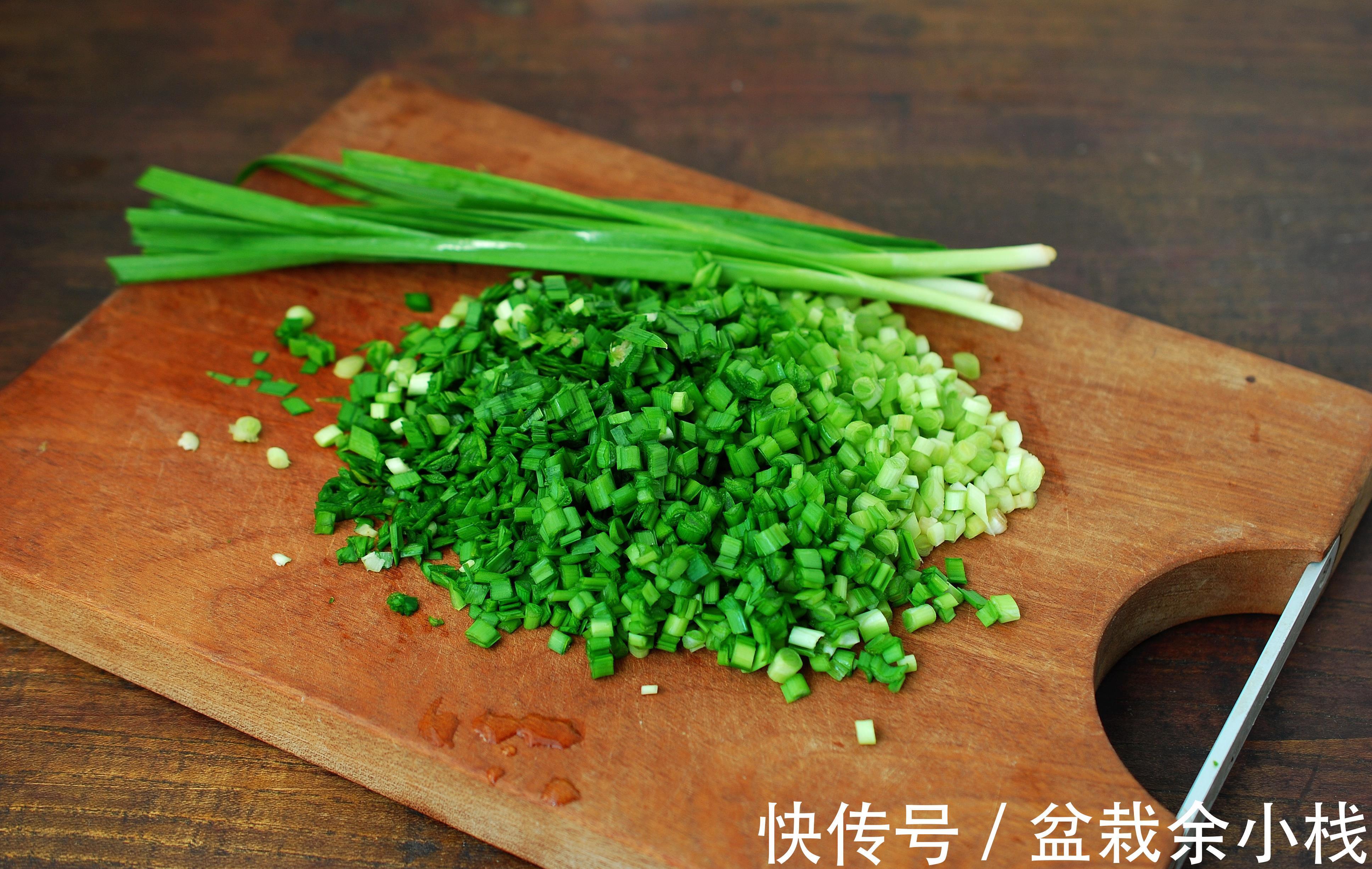 韭菜|这是婆婆烙的韭菜盒子，放了3天了还这么软，皮薄馅大，真香！