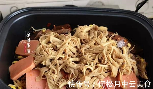 此菜上桌米饭都不够了，食材丰富多样做法也简单，好吃不敢多做！