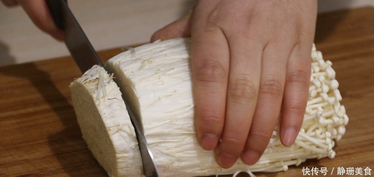 简单|1把金针菇,2张豆腐皮,一卷一烧,简单又美味,吃不腻