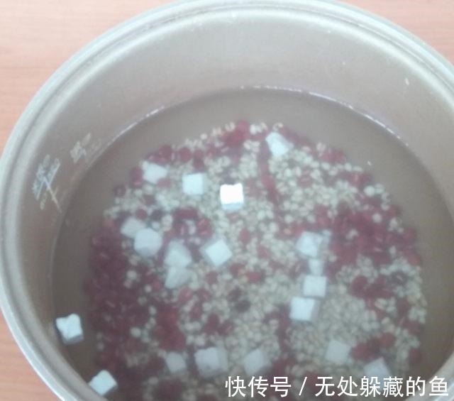 养胃|茯苓红豆薏米粥,健脾养胃,好喝又健康!