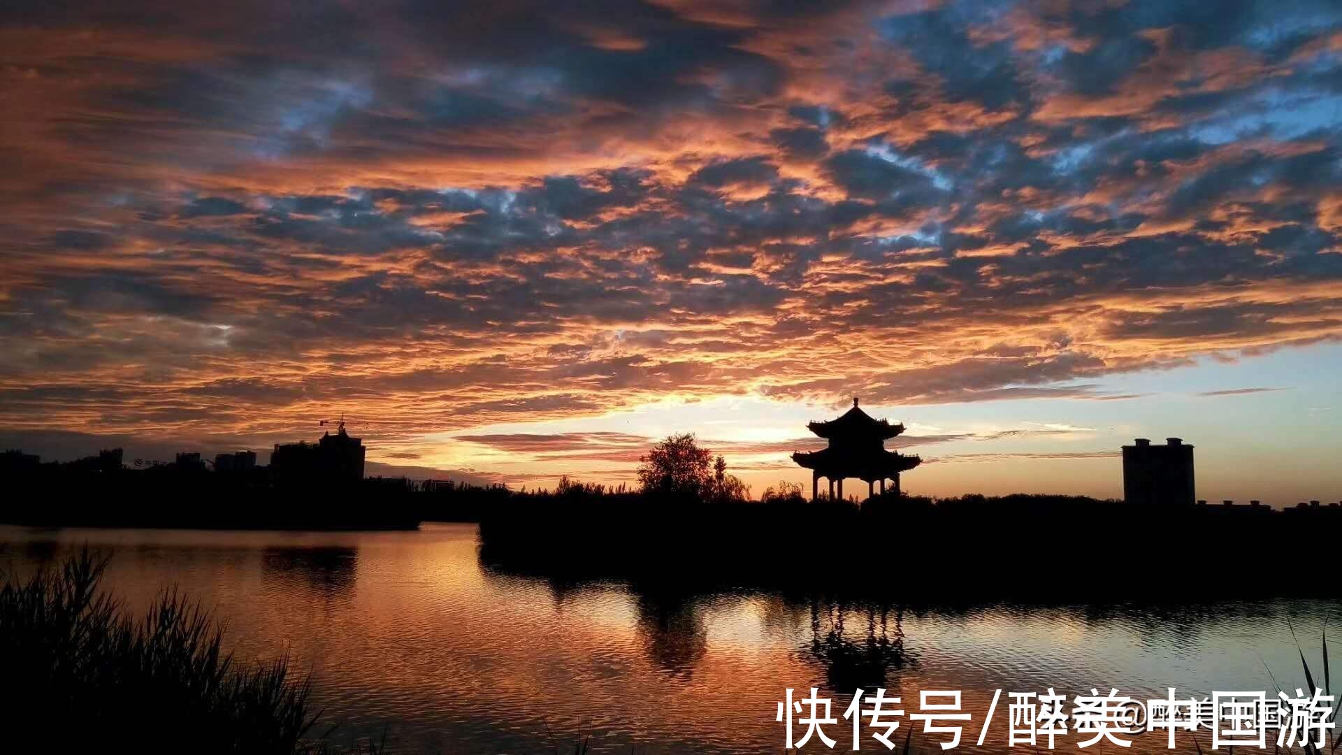 惬意|探访沙湖景区，感受湖水与沙漠相结合的奇妙景观，令人心旷神怡