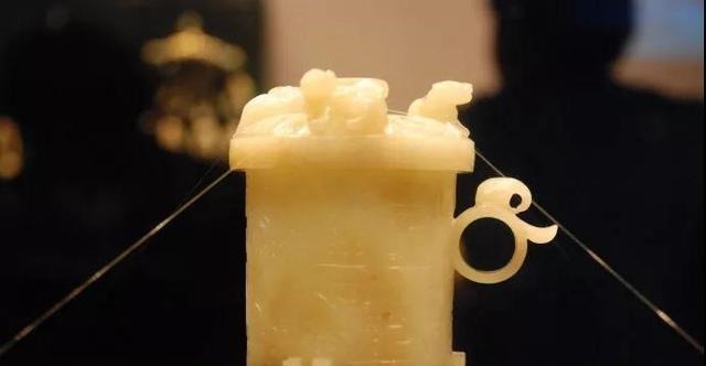 价值连城|7岁女童墓葬中出土的一对价值连城的成化斗彩葡萄纹杯!